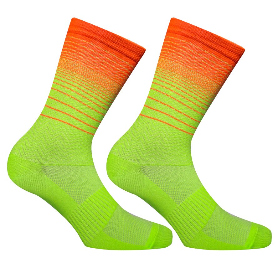 Petites chaussettes de compression dégradées le sport